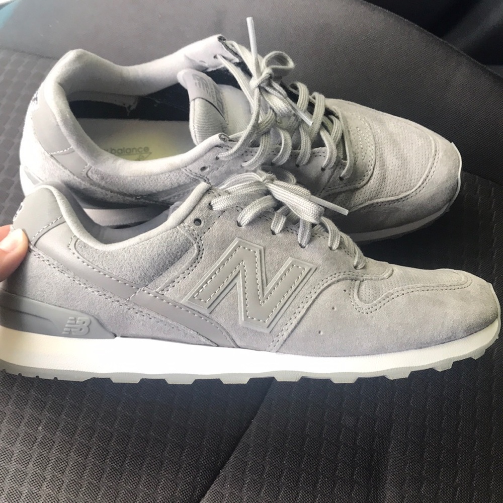 New Balance 696